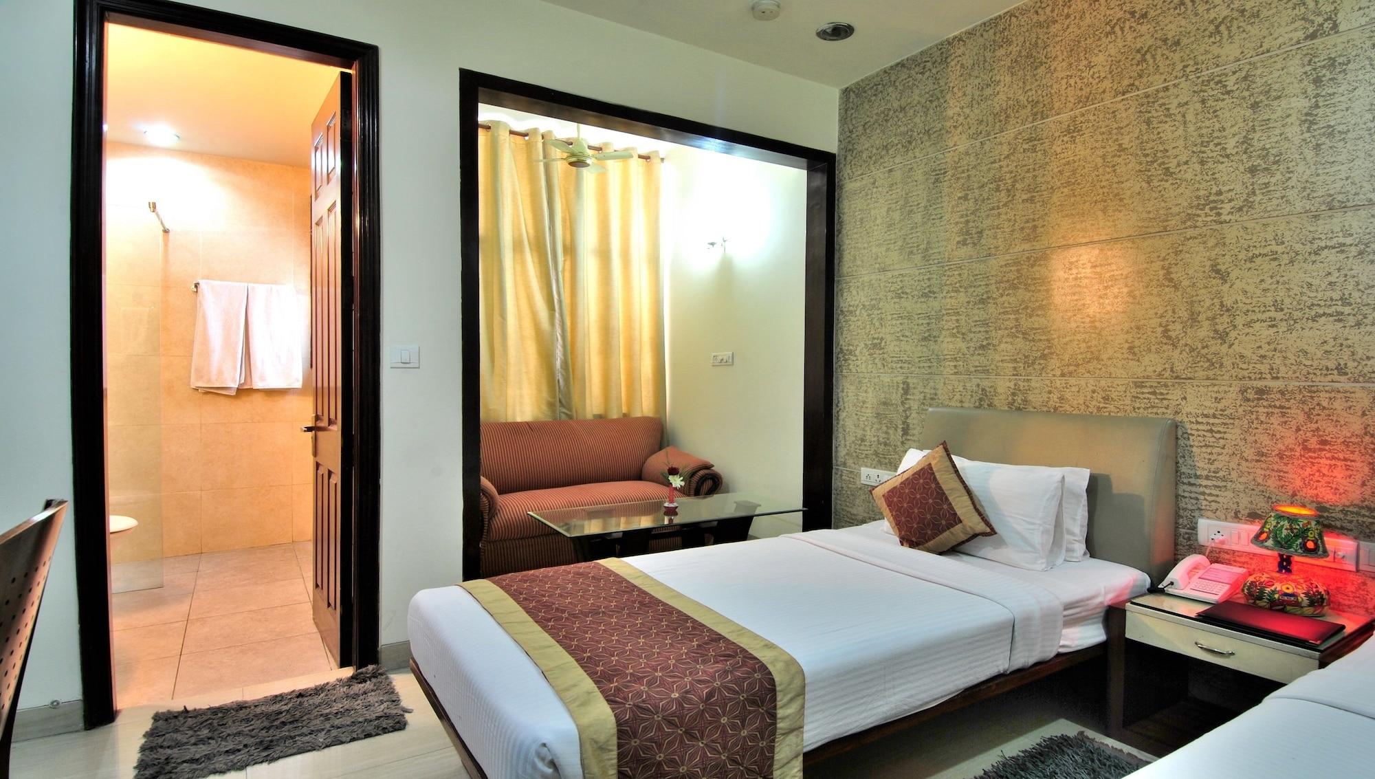 Cosy Grand, Chanakyapuri By The Cosy Hotels Ню Делхи Екстериор снимка