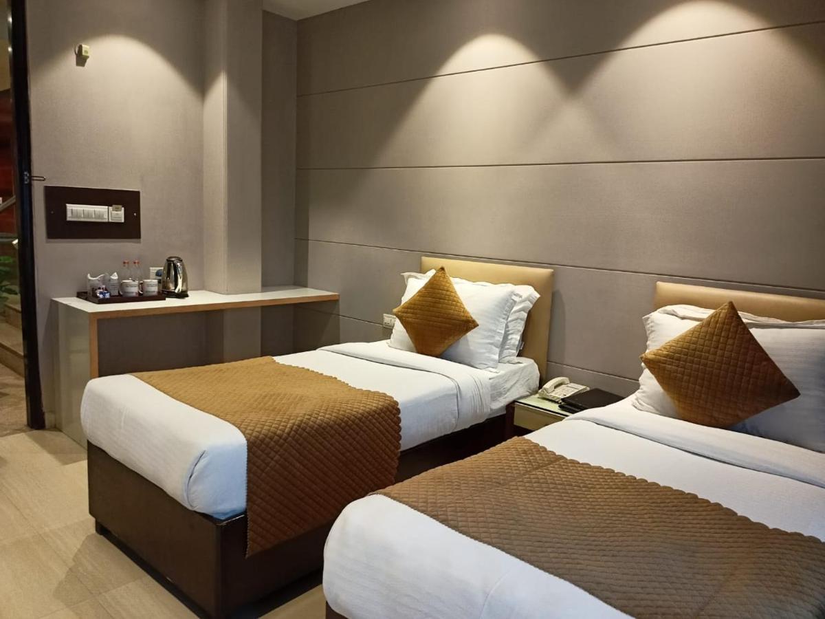 Cosy Grand, Chanakyapuri By The Cosy Hotels Ню Делхи Екстериор снимка