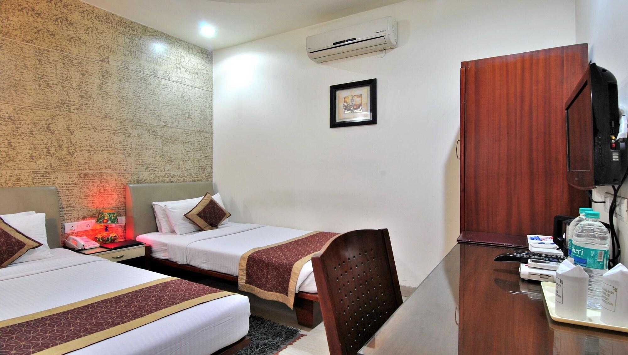 Cosy Grand, Chanakyapuri By The Cosy Hotels Ню Делхи Екстериор снимка