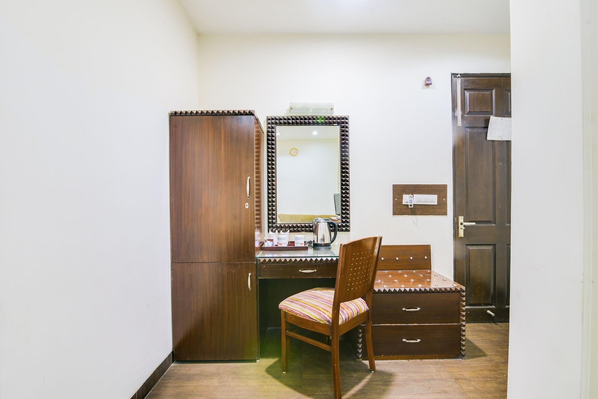 Cosy Grand, Chanakyapuri By The Cosy Hotels Ню Делхи Екстериор снимка