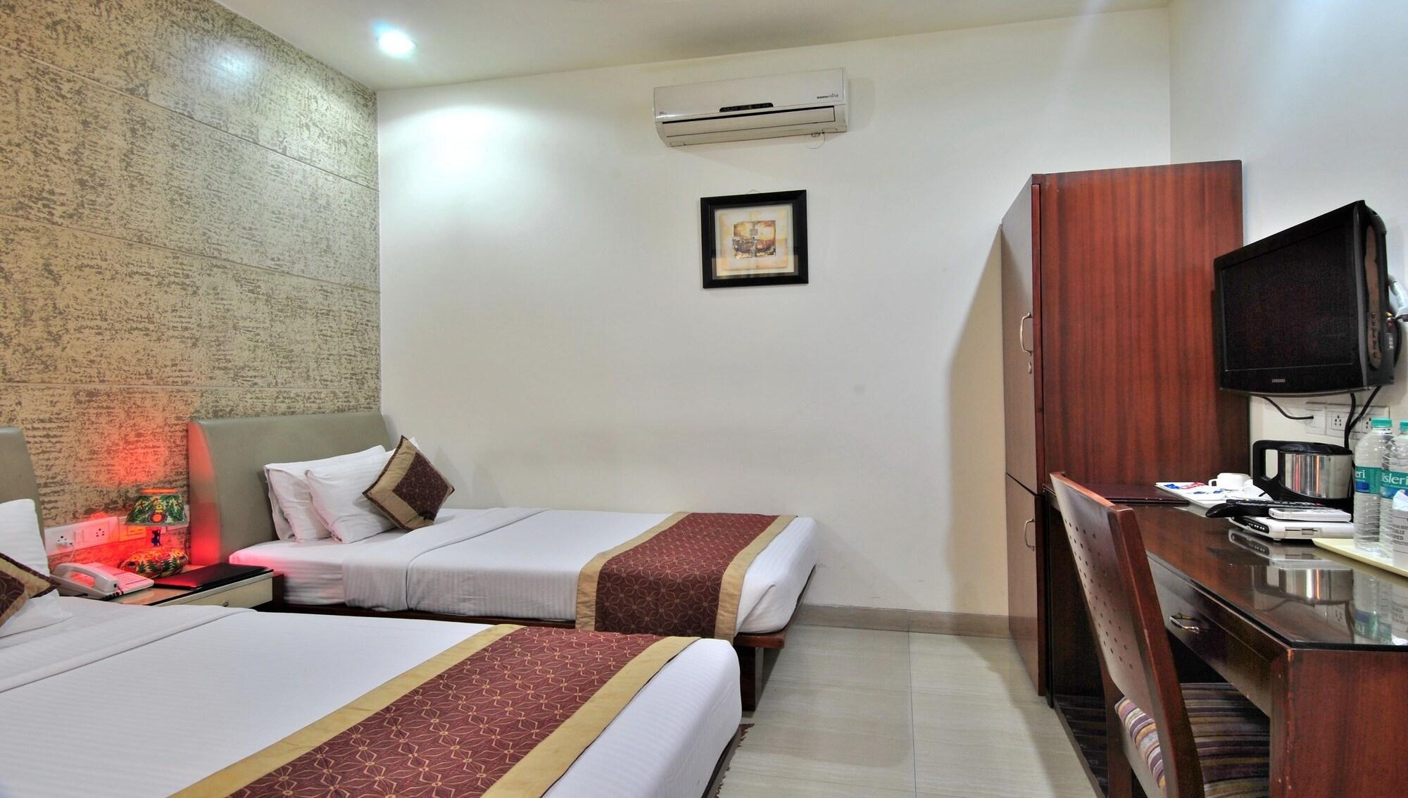 Cosy Grand, Chanakyapuri By The Cosy Hotels Ню Делхи Екстериор снимка