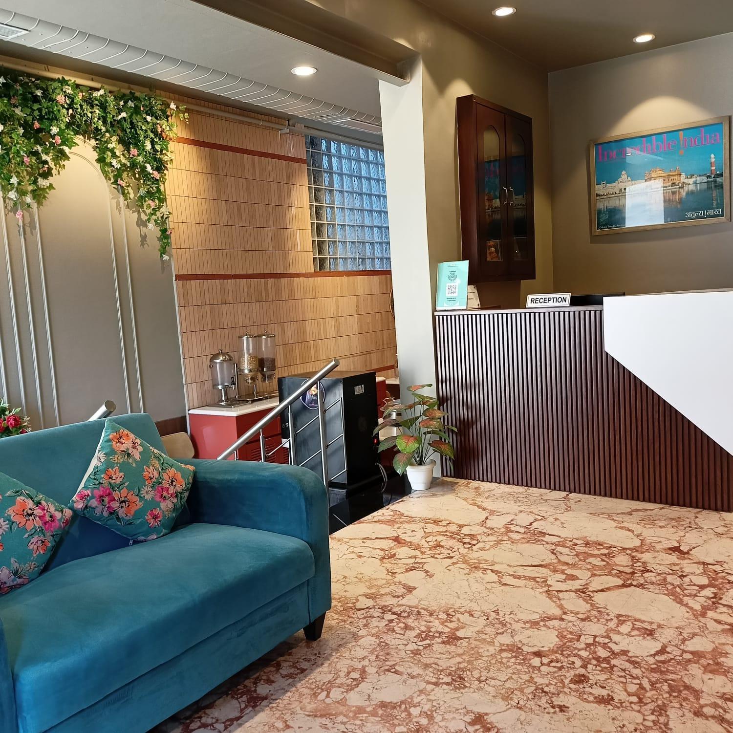 Cosy Grand, Chanakyapuri By The Cosy Hotels Ню Делхи Екстериор снимка