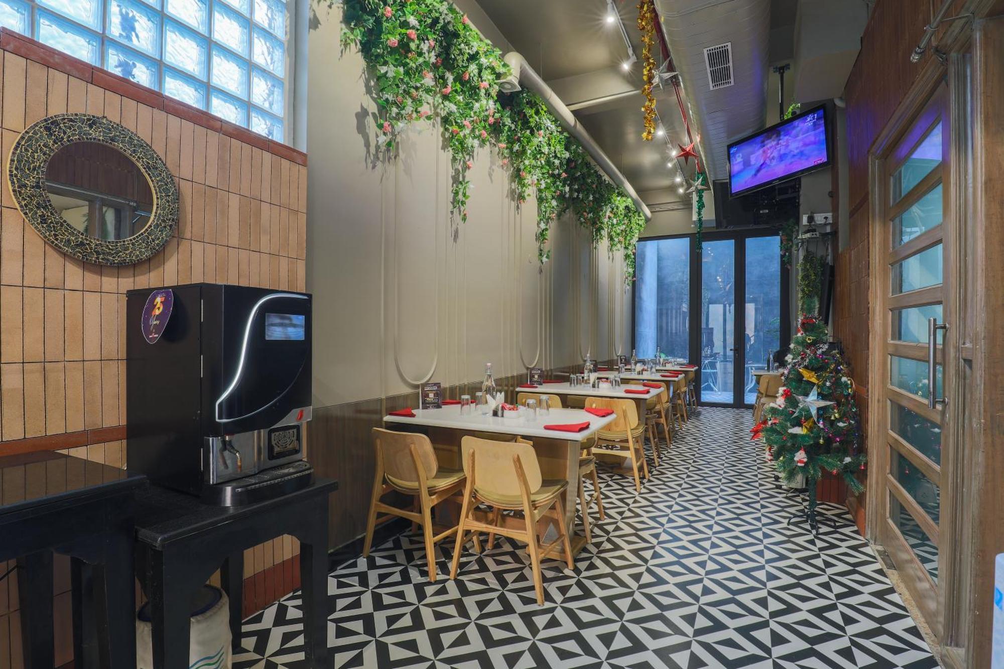 Cosy Grand, Chanakyapuri By The Cosy Hotels Ню Делхи Екстериор снимка