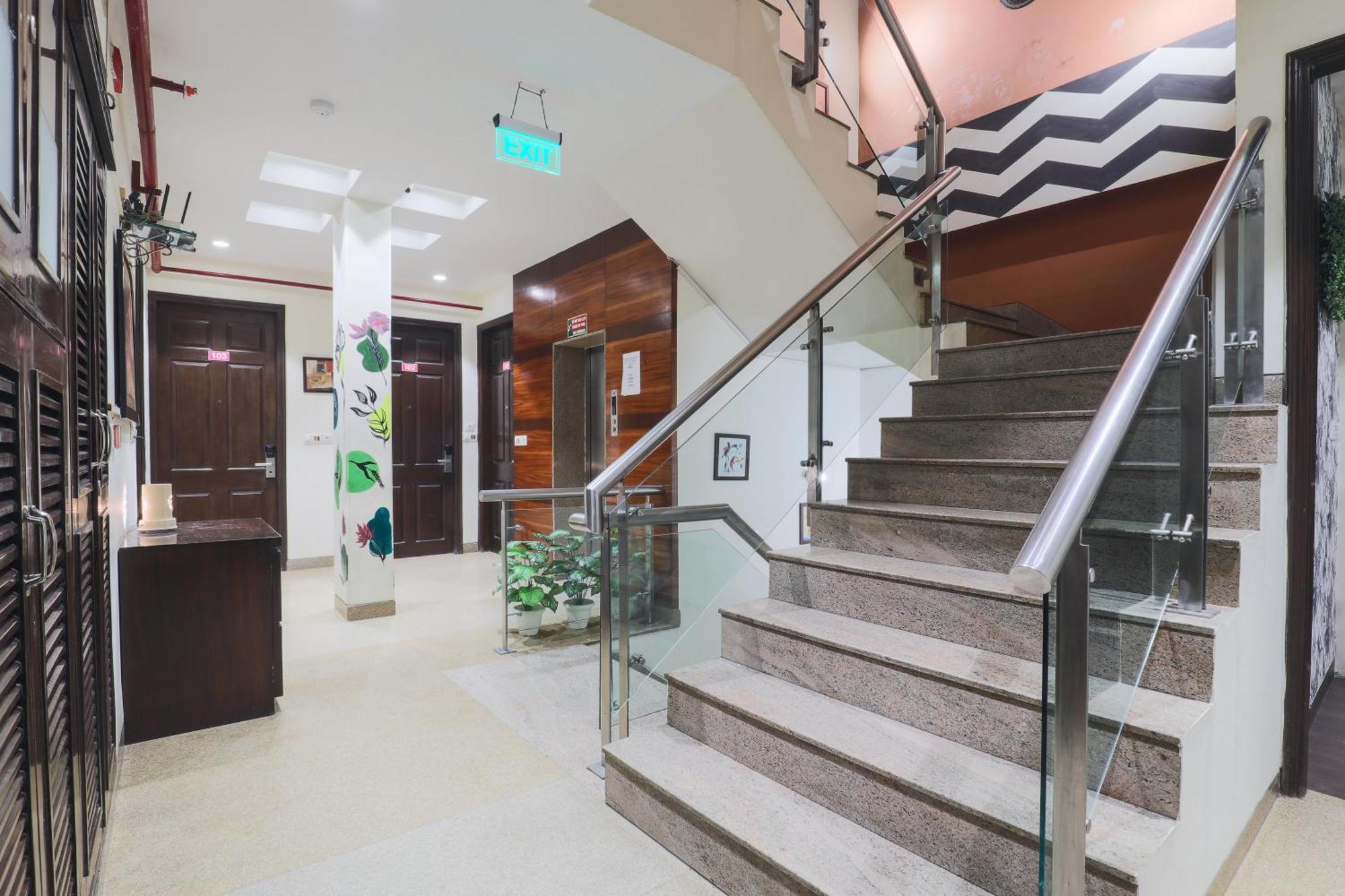 Cosy Grand, Chanakyapuri By The Cosy Hotels Ню Делхи Екстериор снимка