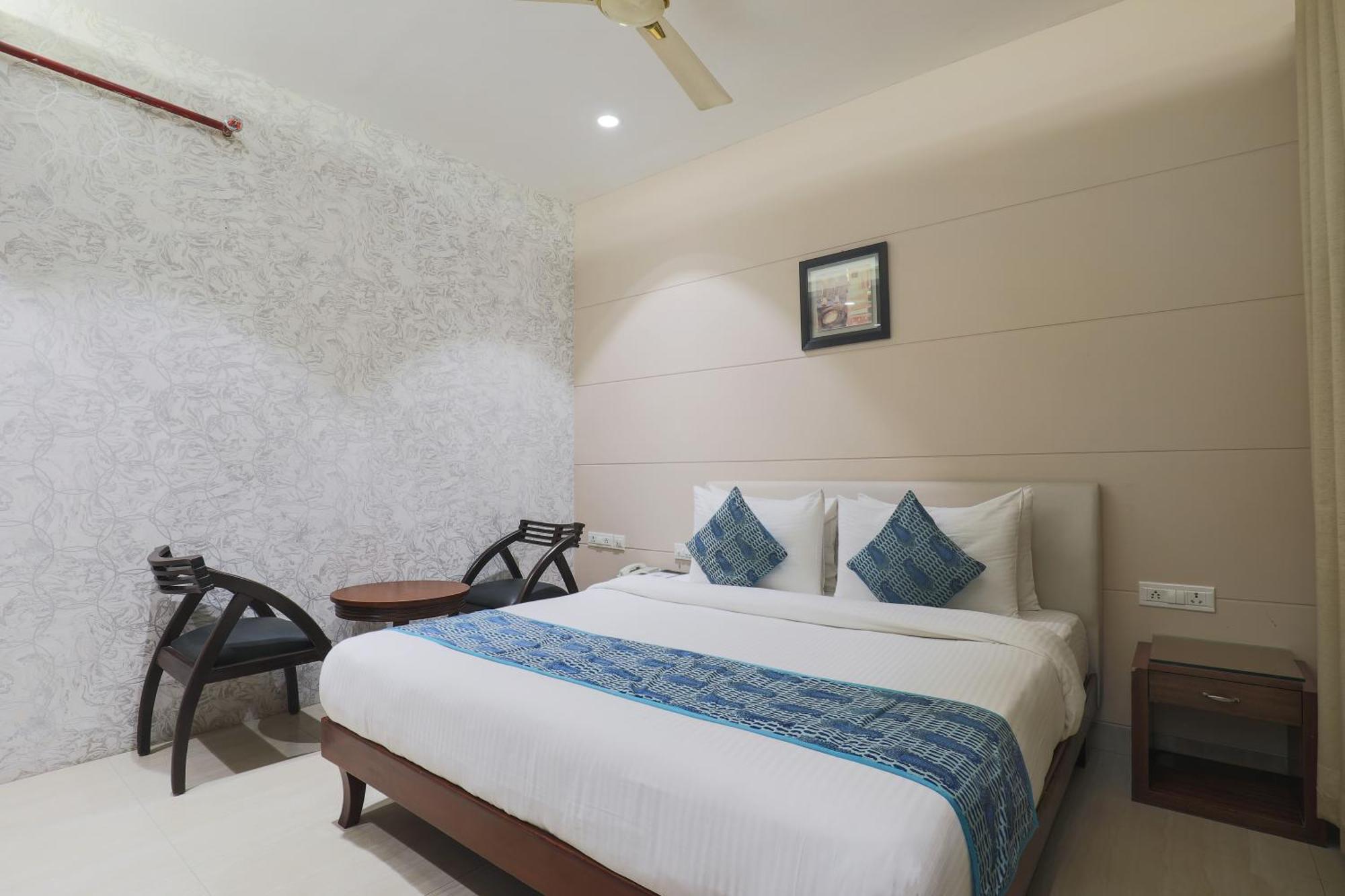 Cosy Grand, Chanakyapuri By The Cosy Hotels Ню Делхи Екстериор снимка