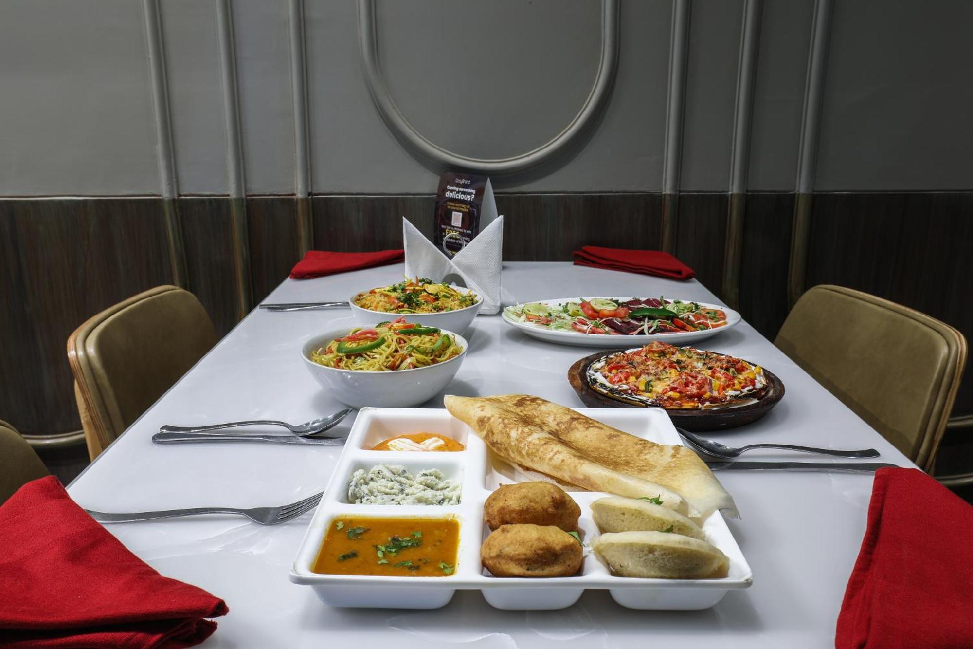 Cosy Grand, Chanakyapuri By The Cosy Hotels Ню Делхи Екстериор снимка