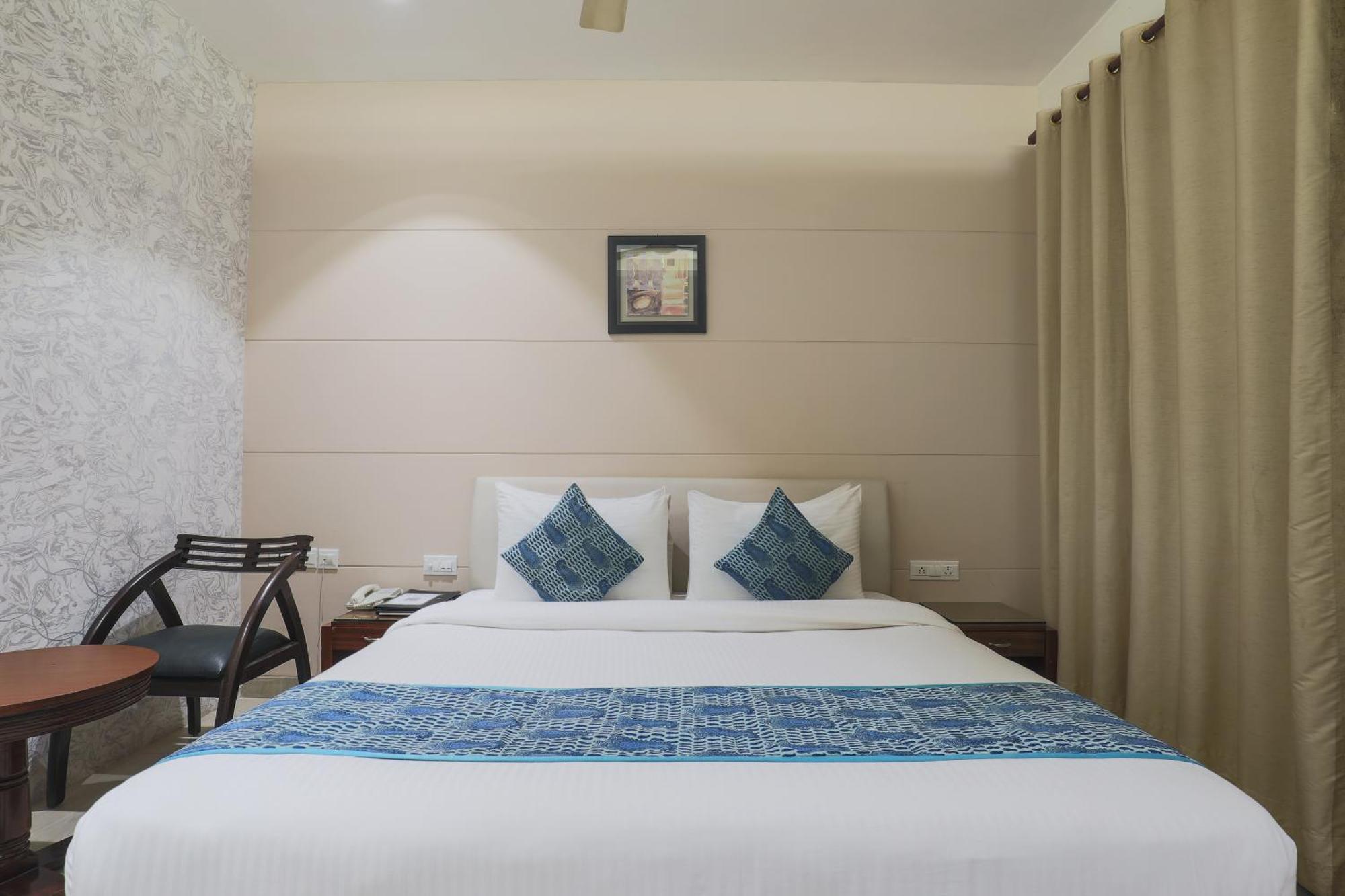 Cosy Grand, Chanakyapuri By The Cosy Hotels Ню Делхи Екстериор снимка
