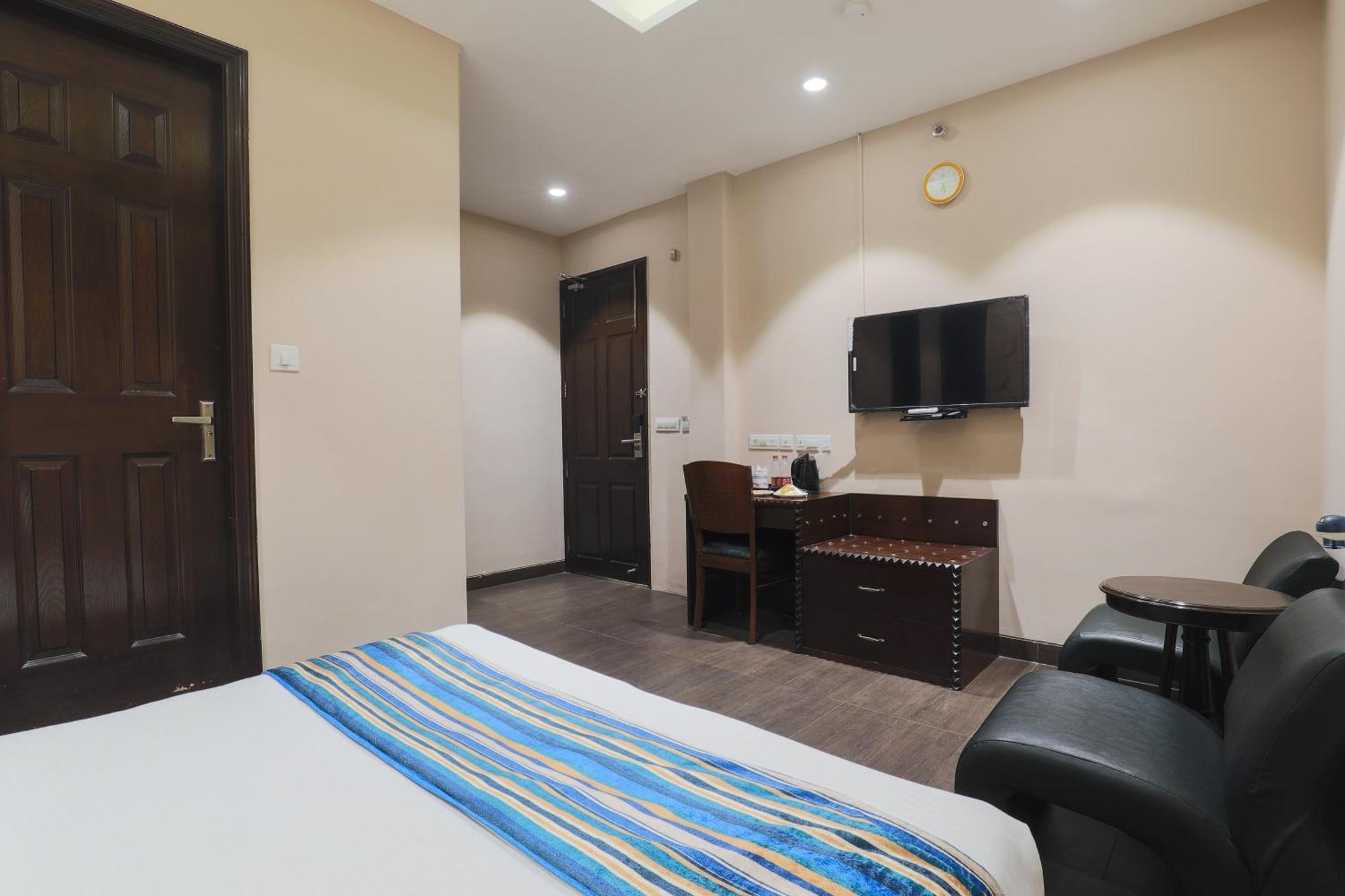 Cosy Grand, Chanakyapuri By The Cosy Hotels Ню Делхи Екстериор снимка