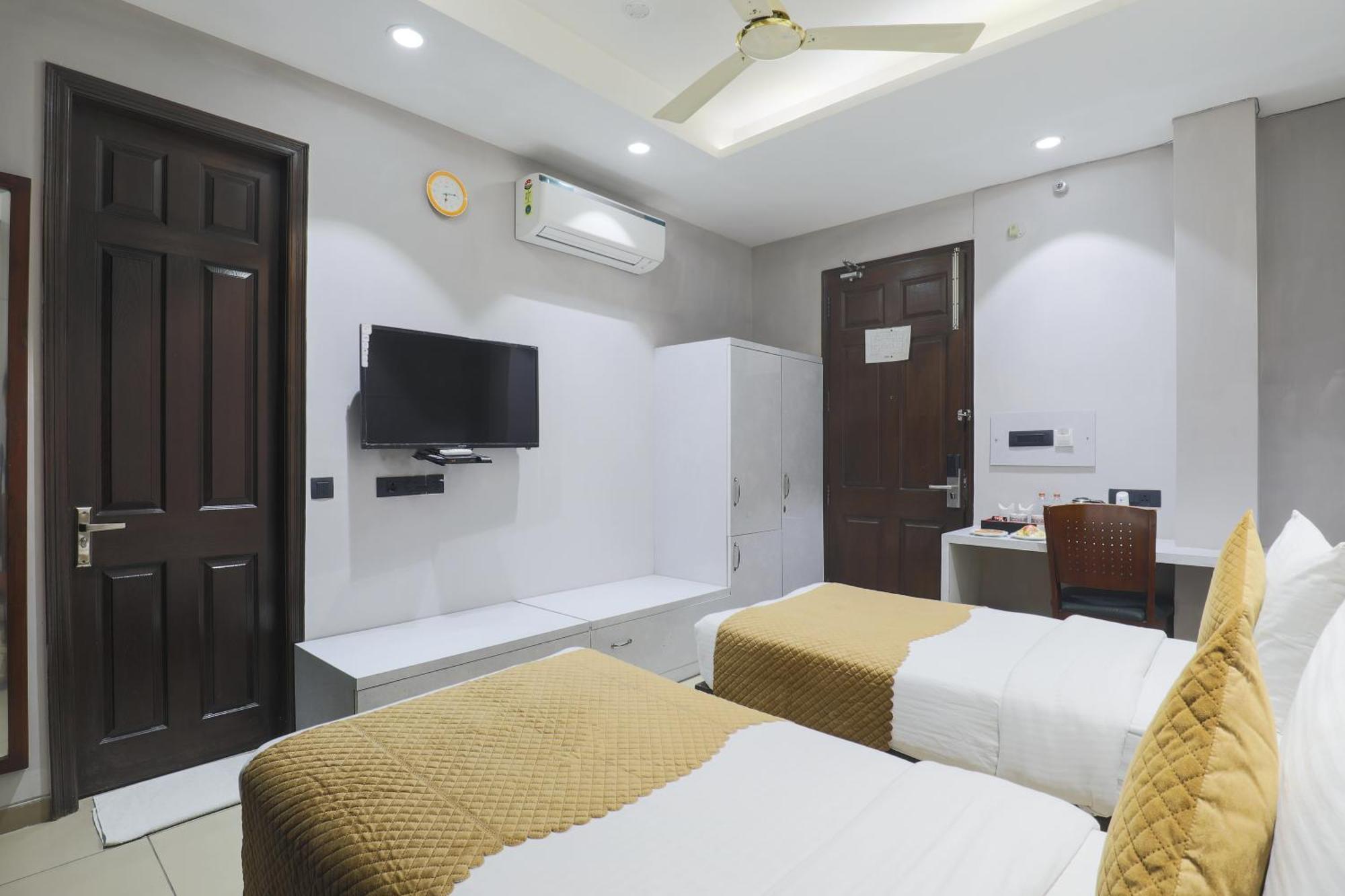 Cosy Grand, Chanakyapuri By The Cosy Hotels Ню Делхи Екстериор снимка