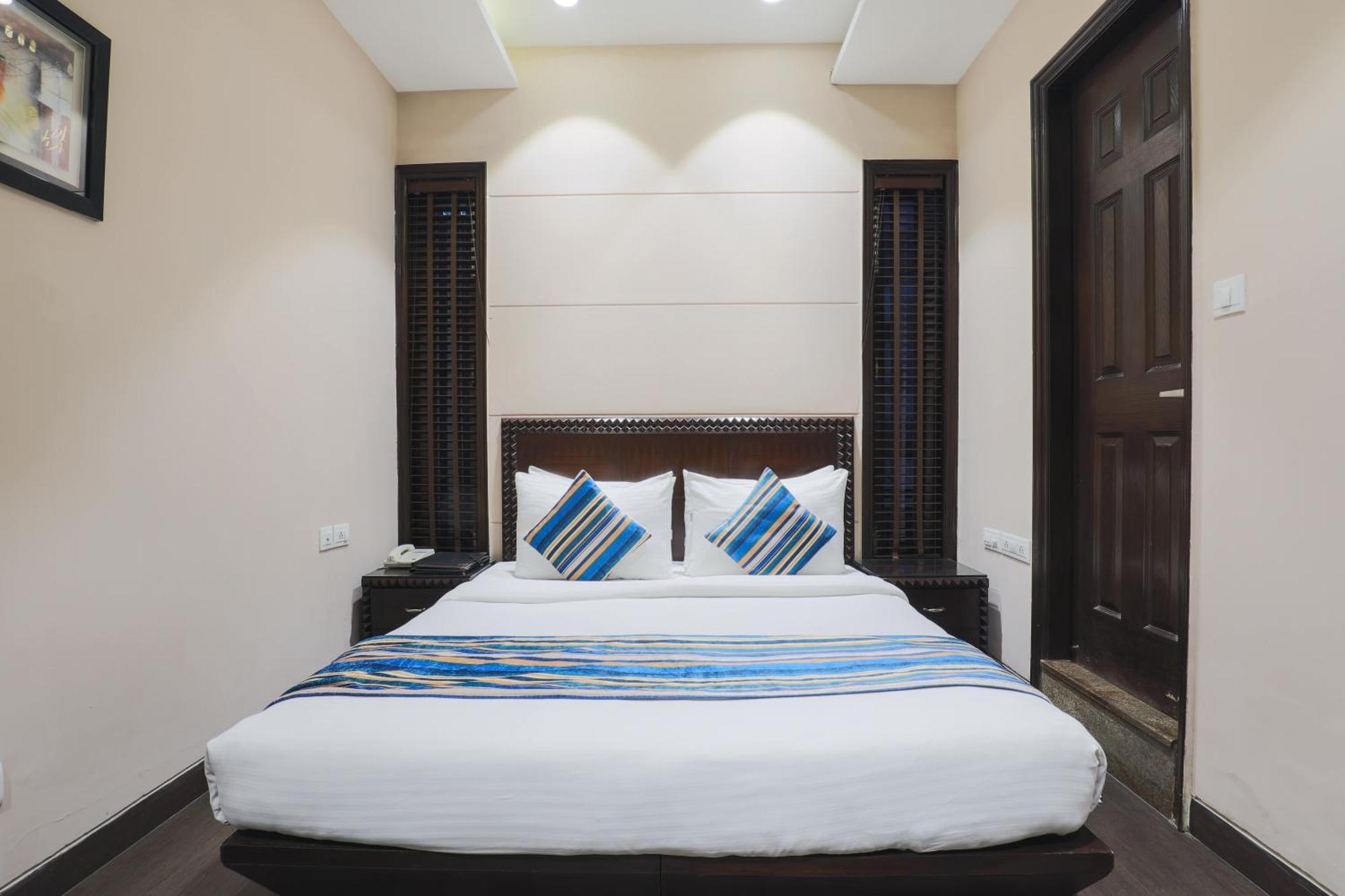 Cosy Grand, Chanakyapuri By The Cosy Hotels Ню Делхи Екстериор снимка