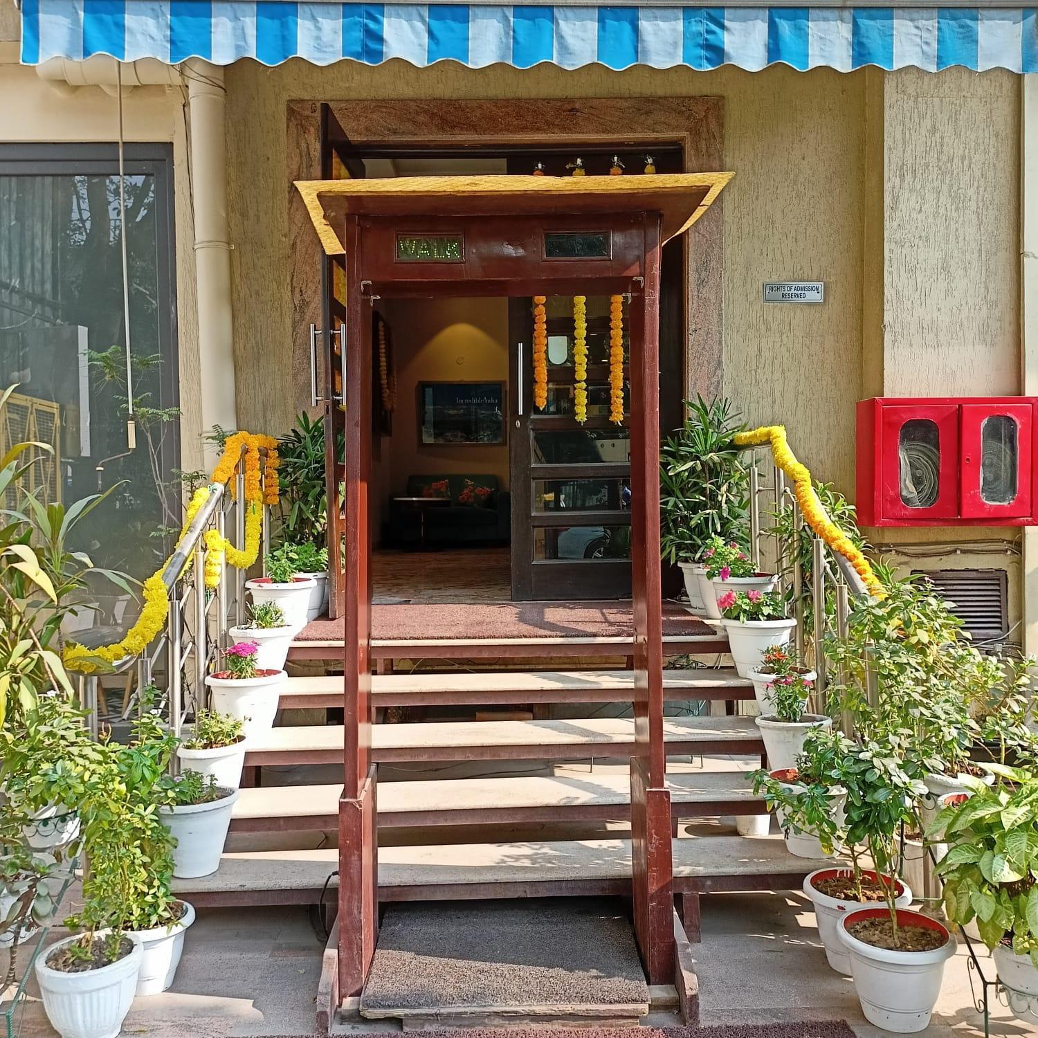 Cosy Grand, Chanakyapuri By The Cosy Hotels Ню Делхи Екстериор снимка