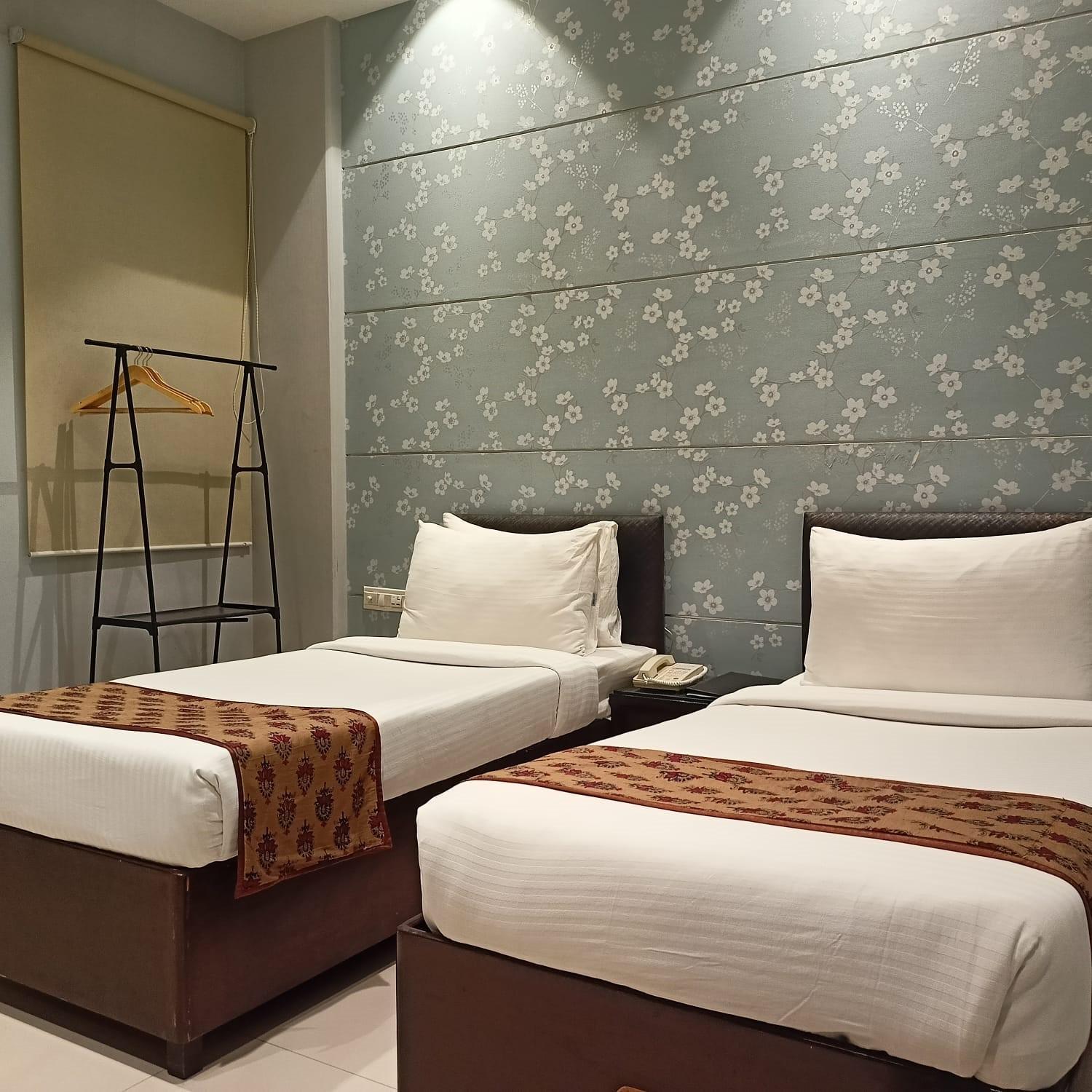 Cosy Grand, Chanakyapuri By The Cosy Hotels Ню Делхи Екстериор снимка