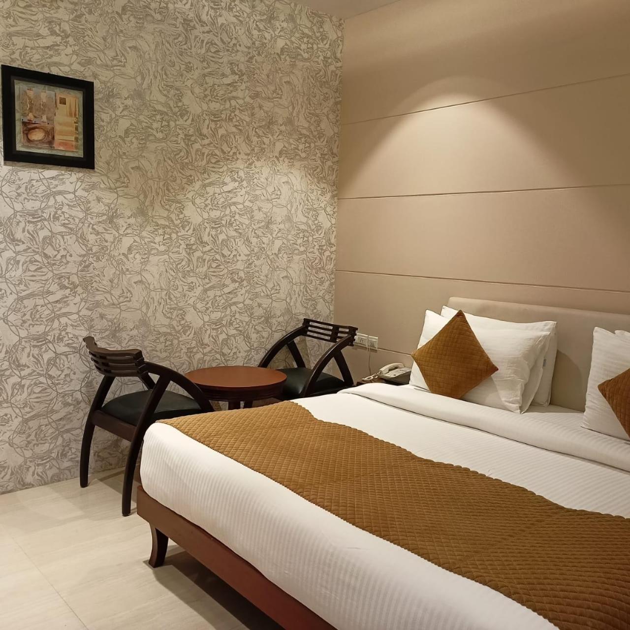 Cosy Grand, Chanakyapuri By The Cosy Hotels Ню Делхи Екстериор снимка