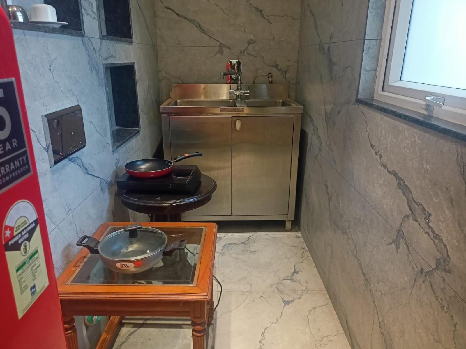 Cosy Grand, Chanakyapuri By The Cosy Hotels Ню Делхи Екстериор снимка